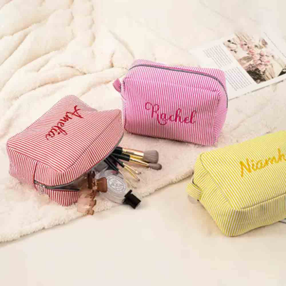刺繍入り名前入りストライプ柄のメイクアップバッグ。パーソナラ - Beauty Makeup Events のレビューと価格